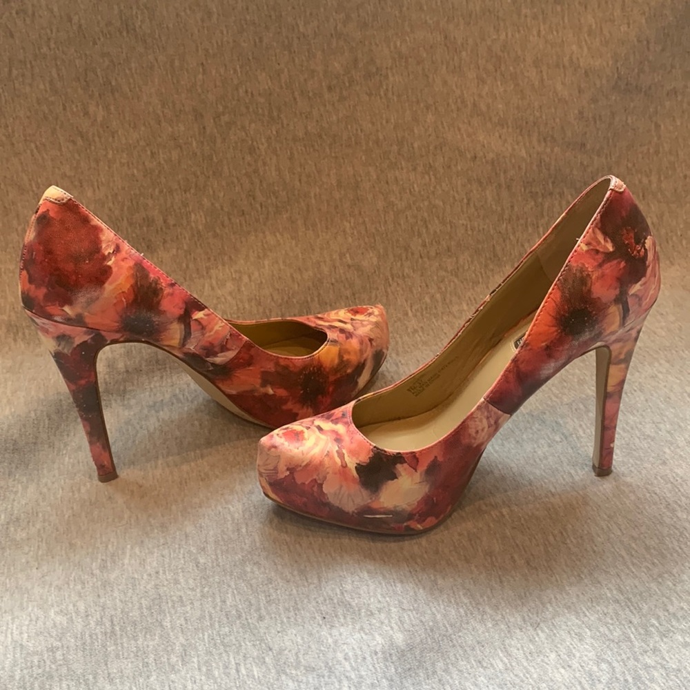 Woman’s BCBGeneration hidden platform heels